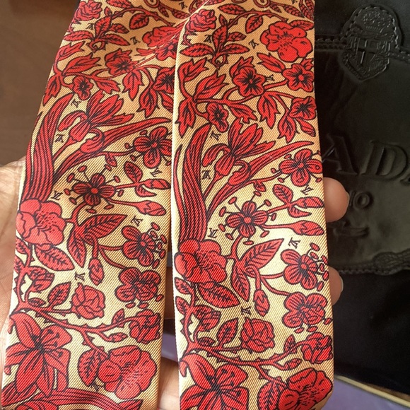 Authentic Louis Vuitton Twilly - Picture 5 of 8